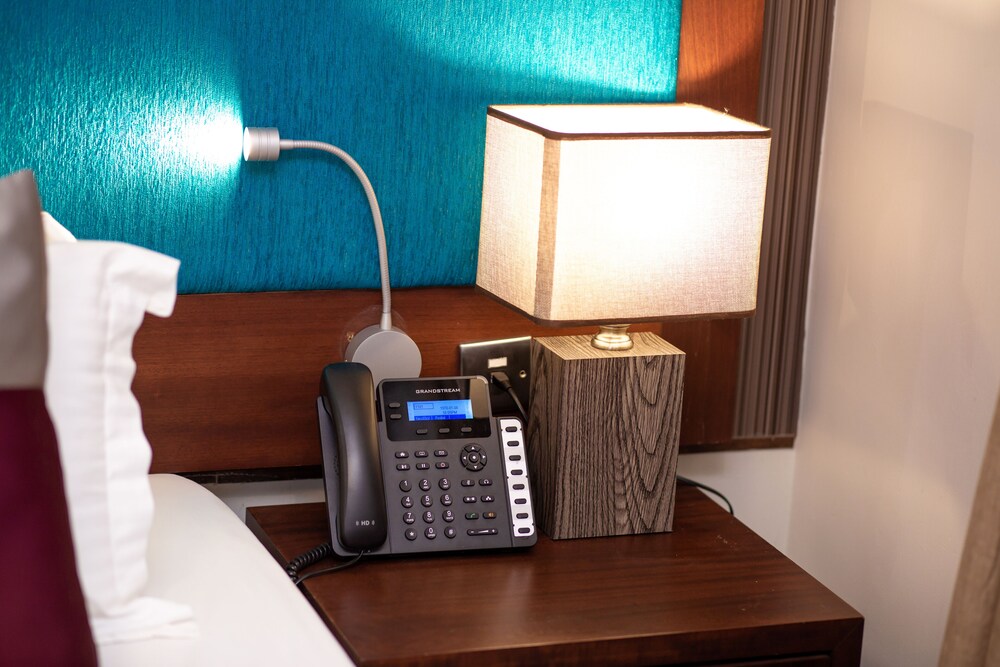 Rock City Hotel, Nkwatia Room Prices & Reviews Travelocity