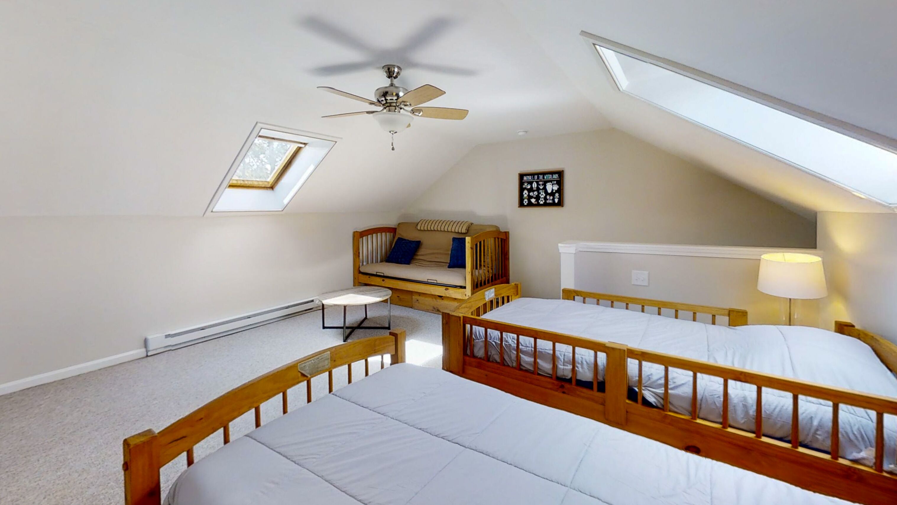 White Mountains townhome walk to Pemi River and downtown, 1 mile to Lincoln! in North Woodstock, United States