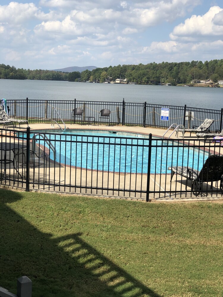  1 BR Condo, Perfect Spot on Lake- Awesome View-  Wi-Fi, Park by front door. 