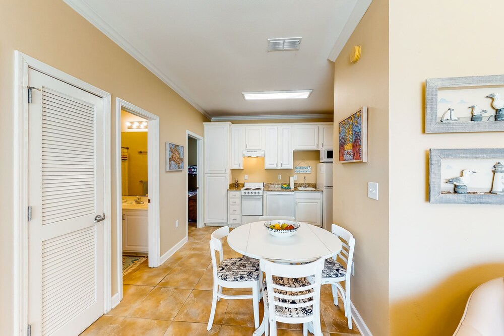 New Listing! Vibrant Condo in Perfect Location w/ Shared Pools & Beach Sccess!