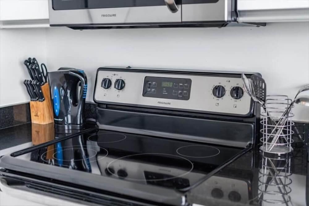 Deluxe 1BR Apt | Amazing Bayfront Views | Beach Access & Outdoor Pools