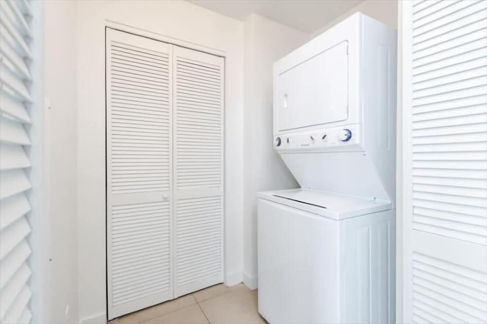 Deluxe 1BR Apt | Amazing Bayfront Views | Beach Access & Outdoor Pools