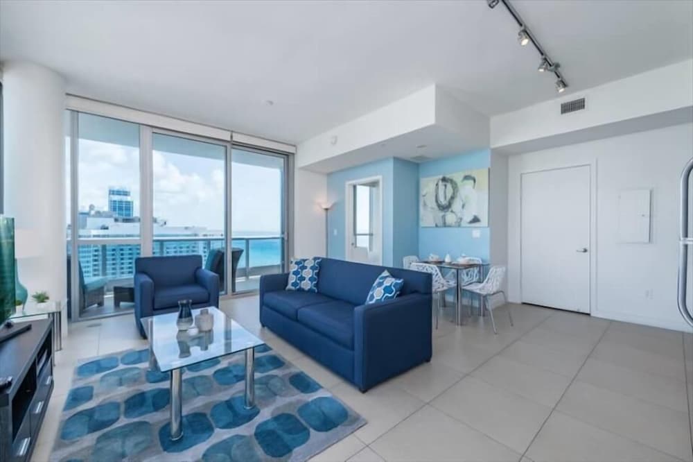 Deluxe 1BR Apt | Amazing Bayfront Views | Beach Access & Outdoor Pools