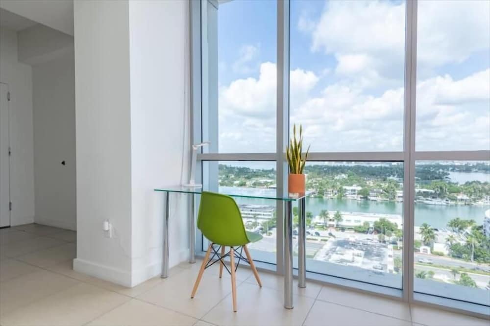 Deluxe 1BR Apt | Amazing Bayfront Views | Beach Access & Outdoor Pools