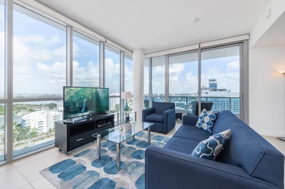 Deluxe 1BR Apt | Amazing Bayfront Views | Beach Access & Outdoor Pools