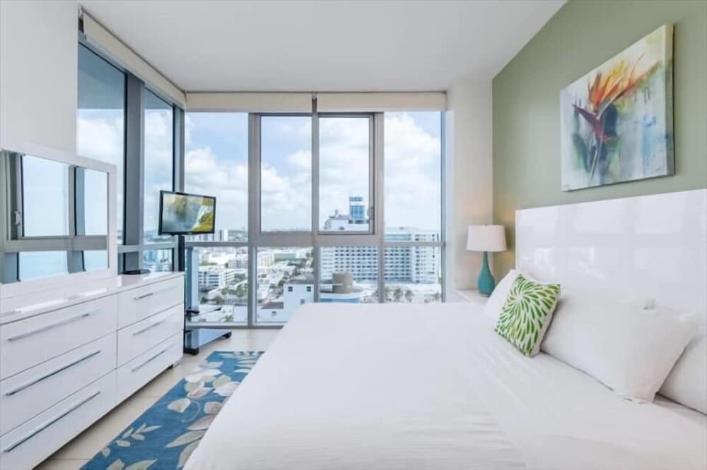 Deluxe 1BR Apt | Amazing Bayfront Views | Beach Access & Outdoor Pools