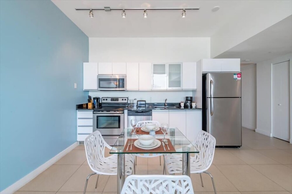 Deluxe 1BR | Ocean View | Beach Access | Outdoor Pool