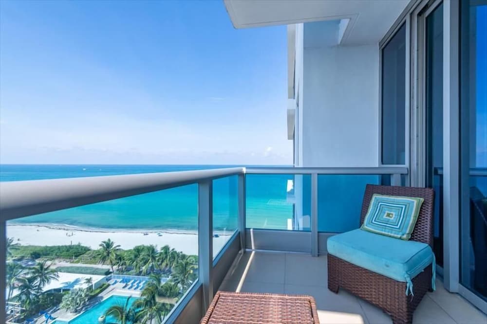 Deluxe 1BR | Ocean View | Beach Access | Outdoor Pool