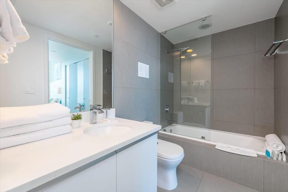 Deluxe 1BR | Ocean View | Beach Access | Outdoor Pool