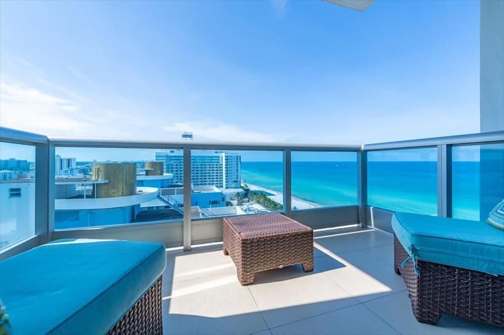 Deluxe 1BR | Ocean View | Beach Access | Outdoor Pool
