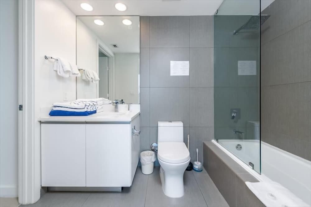 Deluxe 1BR | Ocean View | Beach Access | Outdoor Pool