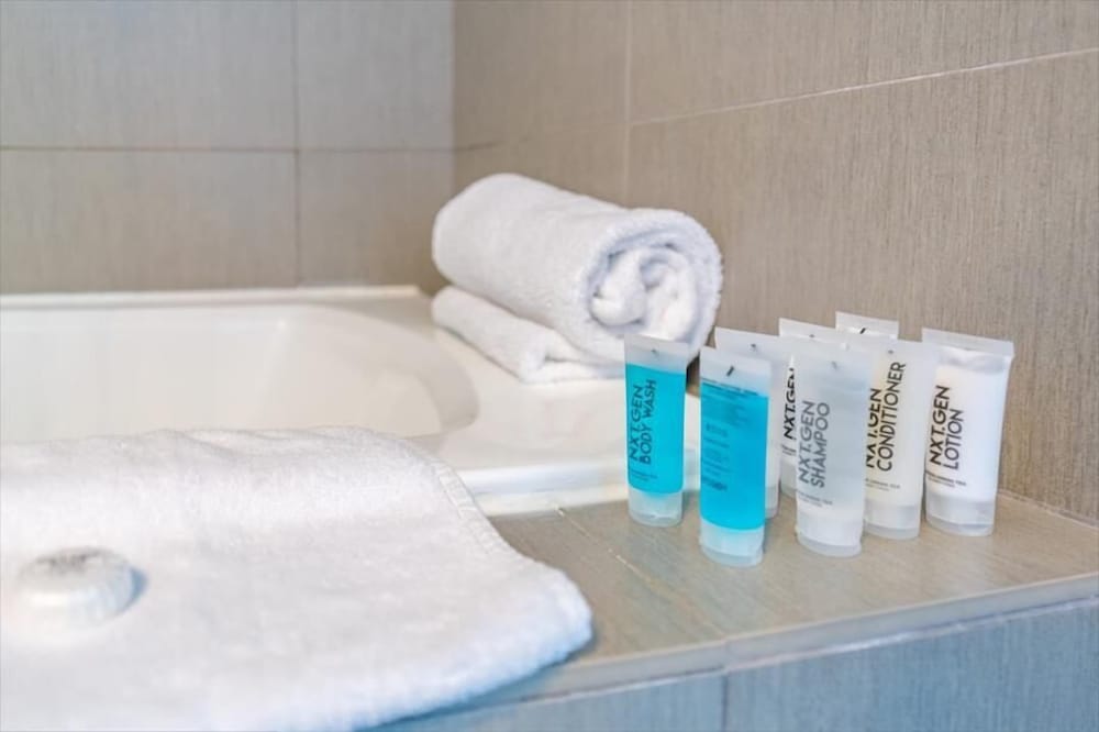 Deluxe 1BR | Ocean View | Beach Access | Outdoor Pool