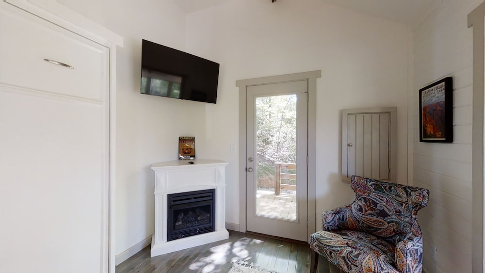 Happy Camper 1 Bedroom Cottage