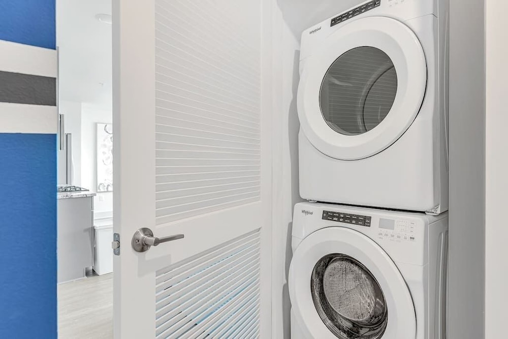 Astonishing Prime Midtown Striking Elevated Condo