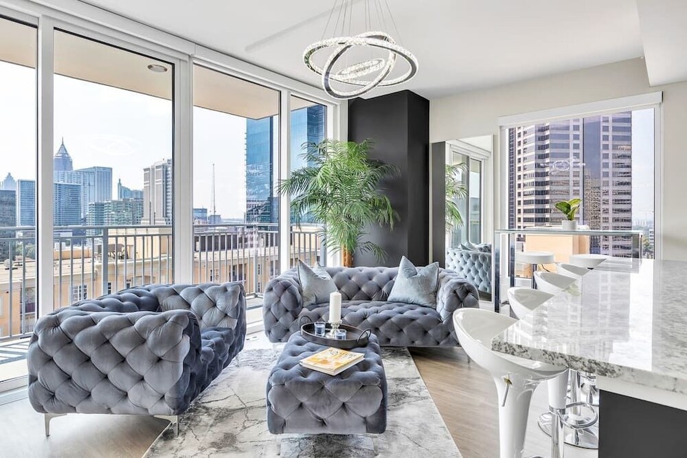 Astonishing Prime Midtown Striking Elevated Condo