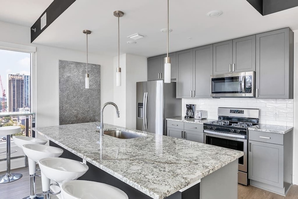 Astonishing Prime Midtown Striking Elevated Condo