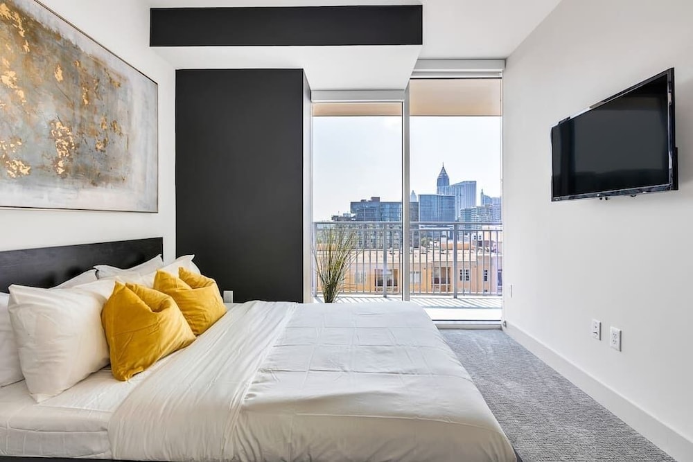 Astonishing Prime Midtown Striking Elevated Condo