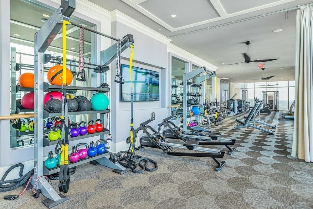 Astonishing Prime Midtown Striking Elevated Condo