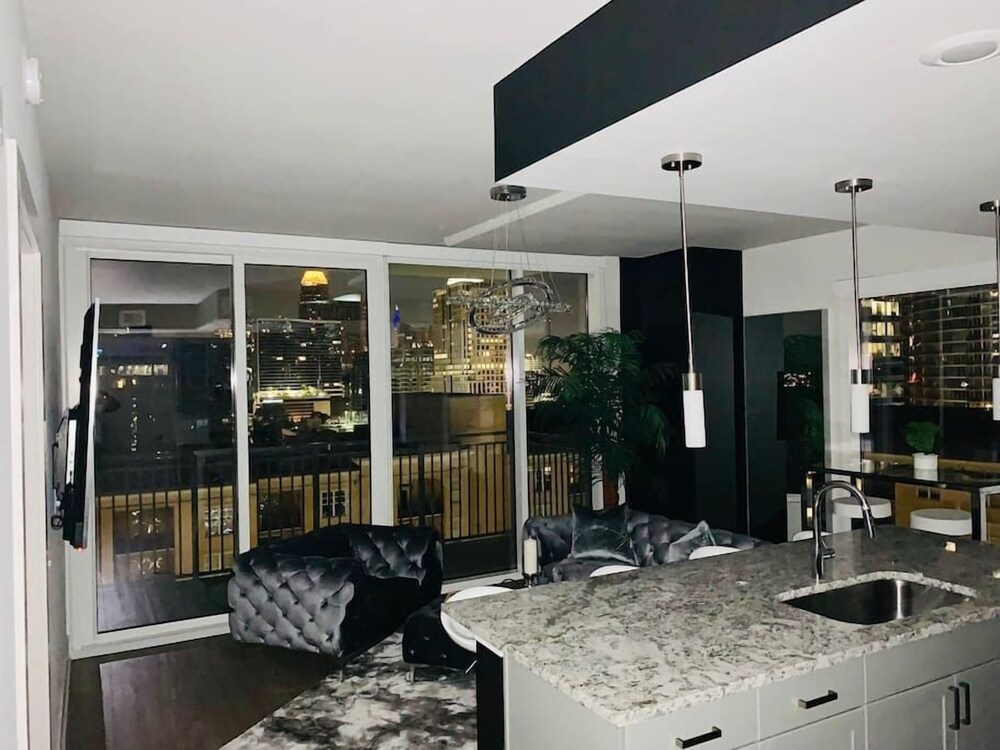 Astonishing Prime Midtown Striking Elevated Condo