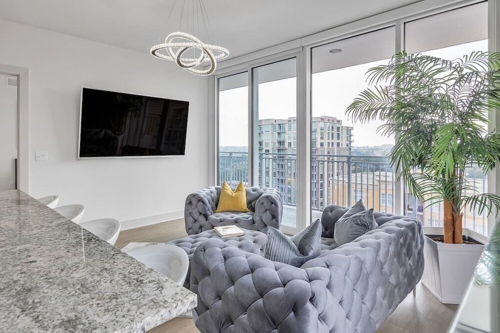 Astonishing Prime Midtown Striking Elevated Condo