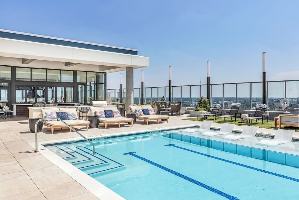 Astonishing Prime Midtown Striking Elevated Condo