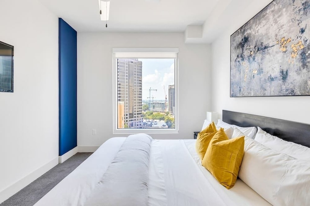 Astonishing Prime Midtown Striking Elevated Condo