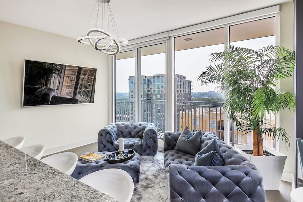 Astonishing Prime Midtown Striking Elevated Condo