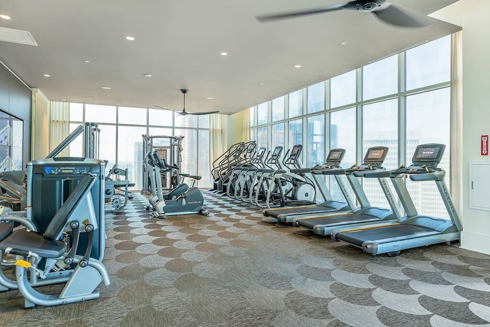 Astonishing Prime Midtown Striking Elevated Condo