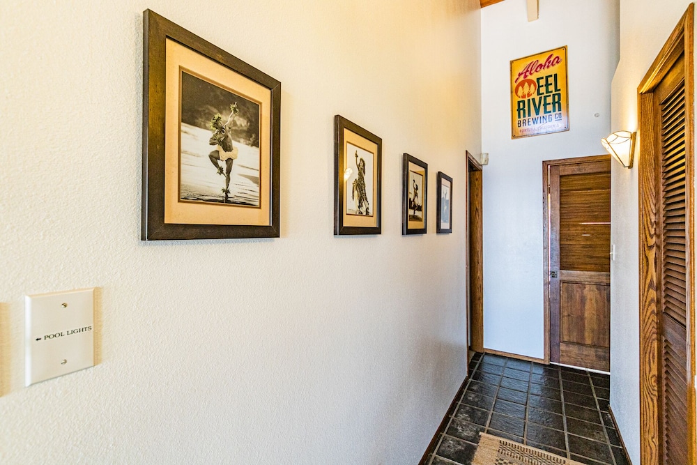 Hilo Shangrila Oceanfront, Pool and Hot Tub Private Vacation Rental Hawaiian Paradise Park