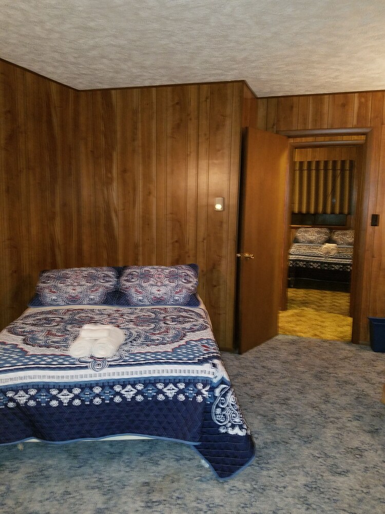 4br 2ba Chalet in Poconos that sleeps 10