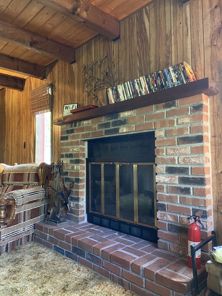 4br 2ba Chalet in Poconos that sleeps 10