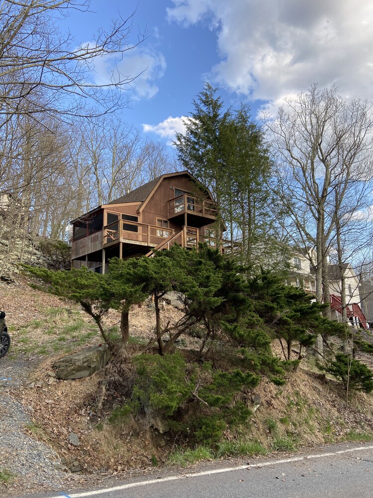 4br 2ba Chalet in Poconos that sleeps 10