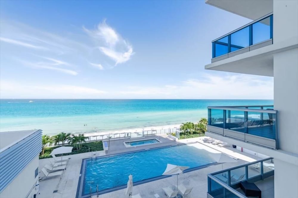 Amazing 1BR | Ocean Front Views | Beach Access