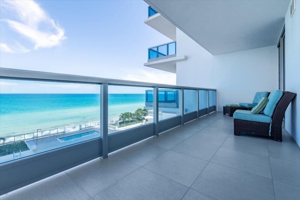 Chic 1BR | Stunning Ocean Front View | Beach Access