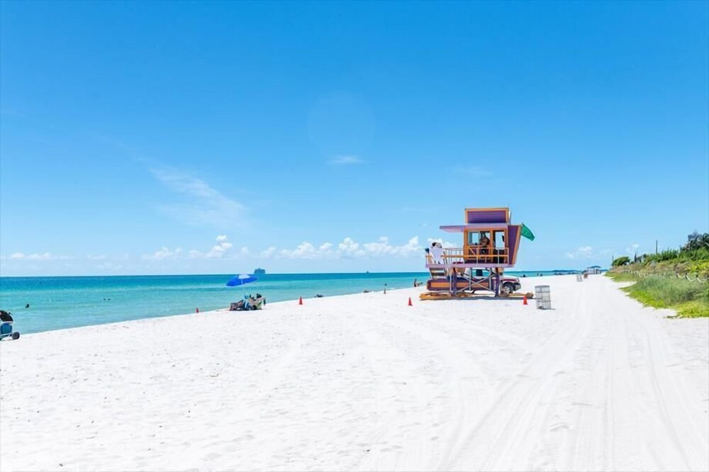 Chic 1BR | Stunning Ocean Front View | Beach Access