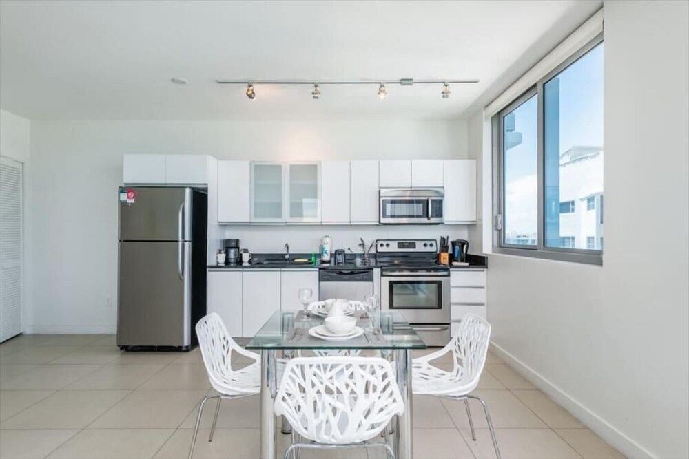 Chic 1BR | Stunning Ocean Front View | Beach Access