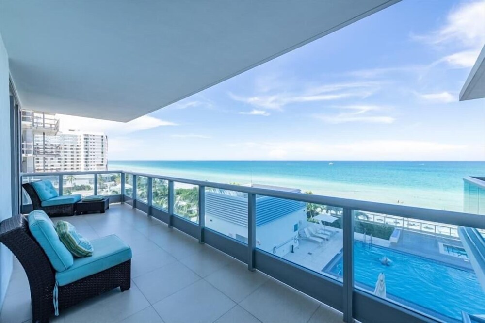 Chic 1BR | Stunning Ocean Front View | Beach Access