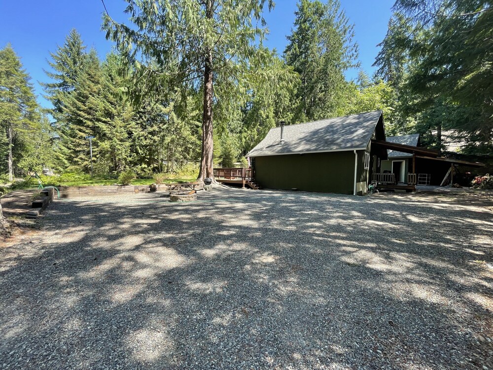 Lake Cushman Cabin with Private Access to Lake & Park , Hoodsport, WA