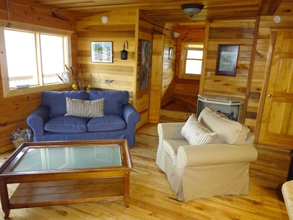 The West Virginian 3 storey log cabin in 10 acre wooded area adjacent