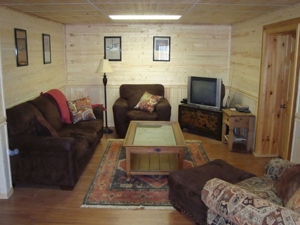 The West Virginian 3 storey log cabin in 10 acre wooded area adjacent