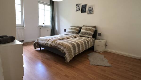 2 bedrooms, iron/ironing board, WiFi