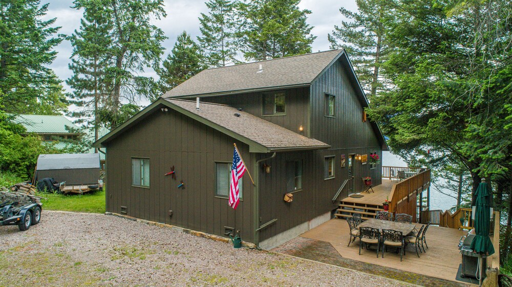 “Sel’s Dog House” end of the road setting on beautiful Flathead Lake