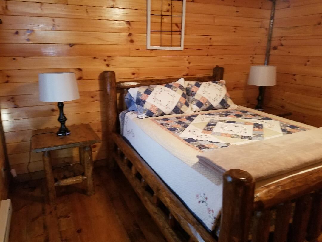 Sunset Cabin close to GOTL strip in Austinburg, United States