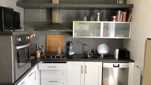 Réfrigérateur, micro-ondes, four, fourneau de cuisine