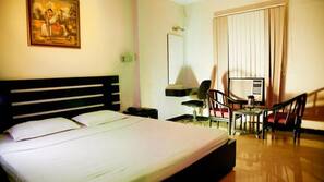 In-room safe, free WiFi