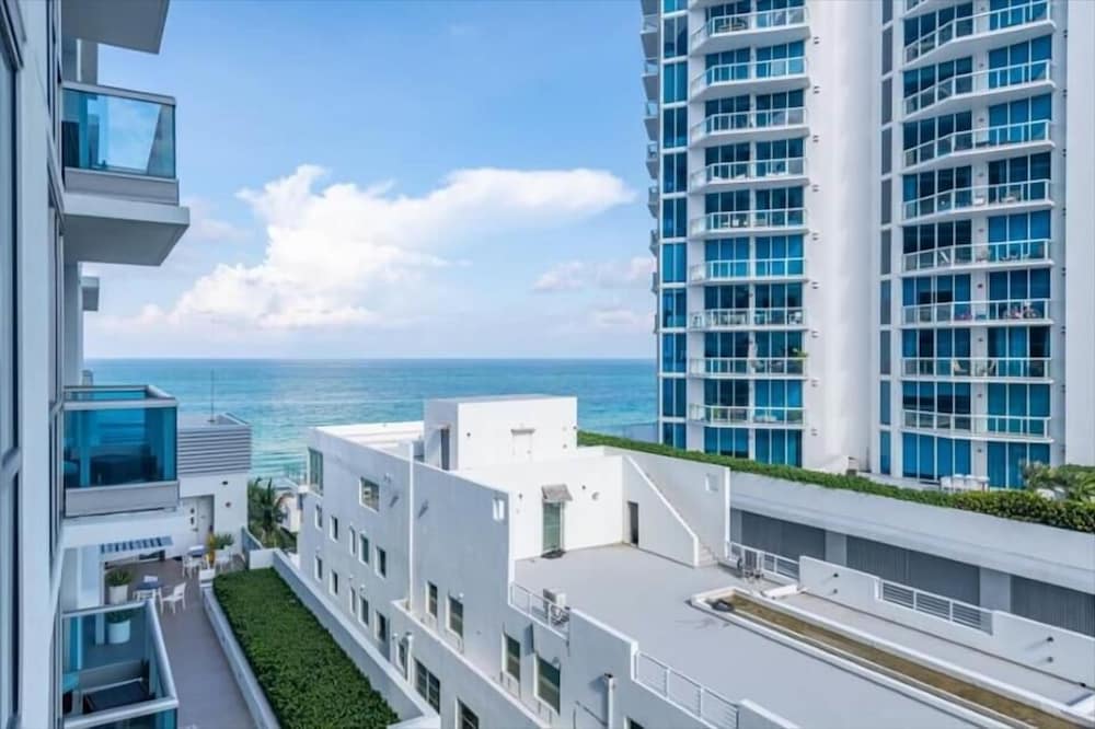Spacious Miami Beach 1BR | Ocean View | Beach Access