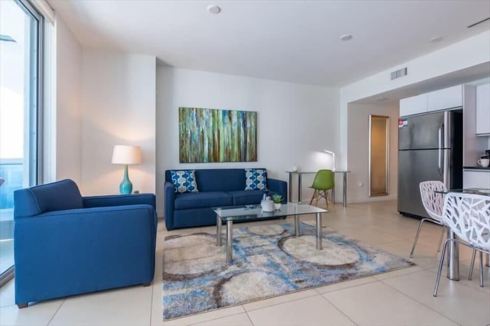 Spacious Miami Beach 1BR | Ocean View | Beach Access