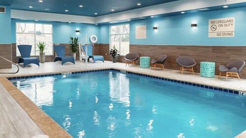 hotels with hot tub in room erie pa