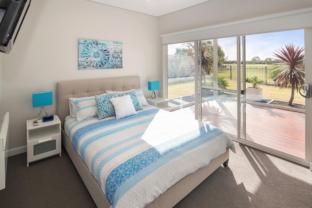 Backing onto Golf Course & just moments away from Dunsborough’s