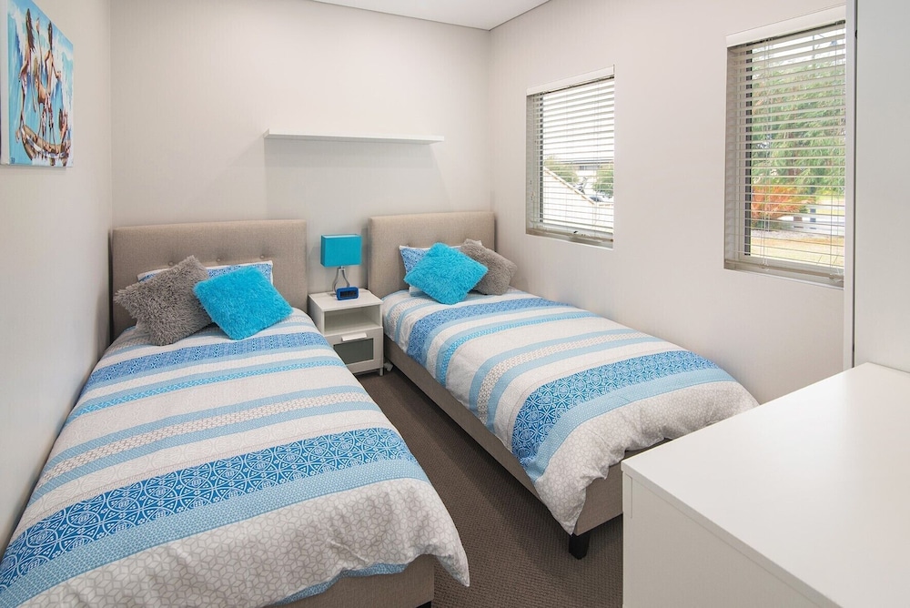 Backing onto Golf Course & just moments away from Dunsborough’s